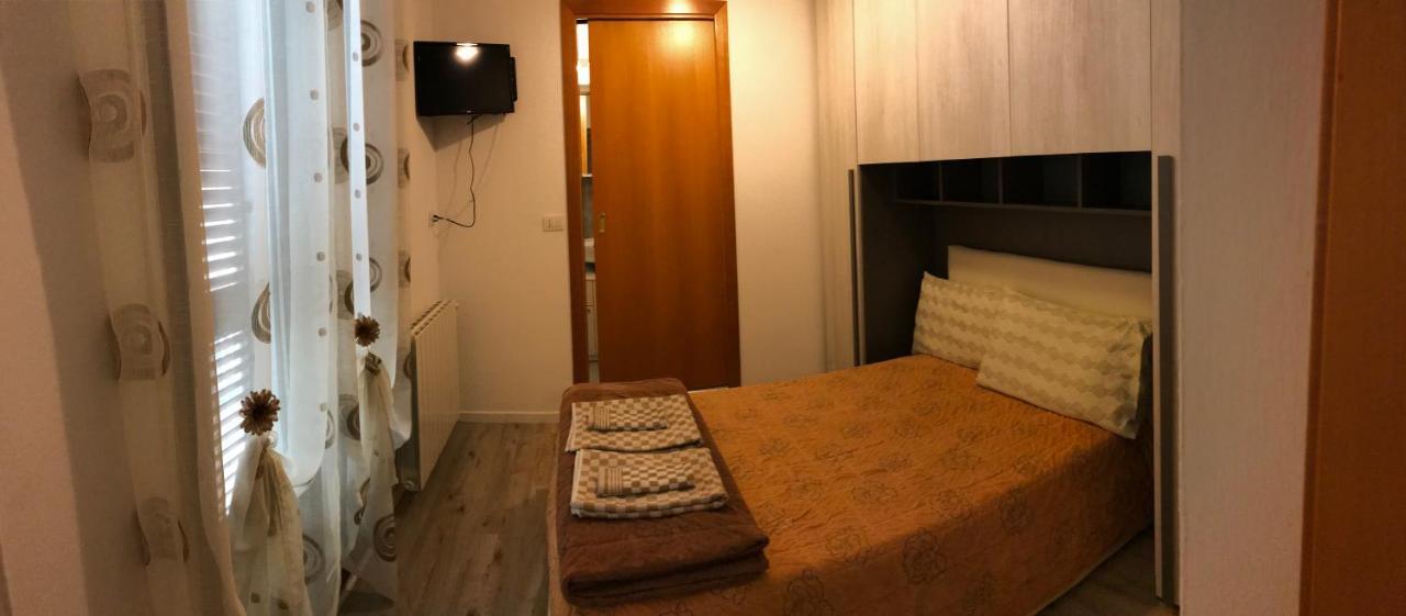 In Centro Affittacamere ヌーオロ エクステリア 写真